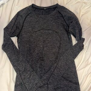 Lululemon swift stride long sleeve shirt size: 4-6